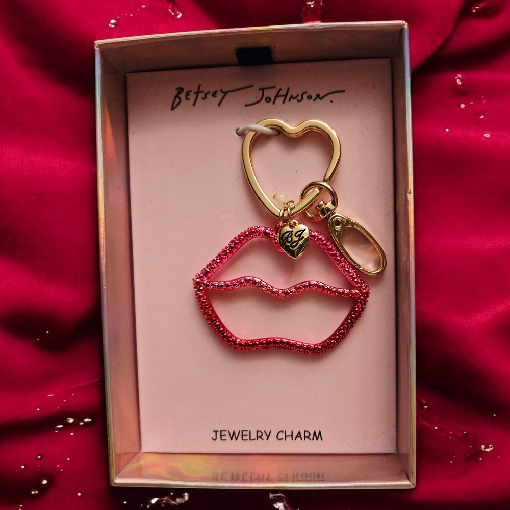 Betsey Johnson Pink & Red Ombre Open Frame Lip Bag Charm Key Ring NWT & Box - Picture 1 of 4